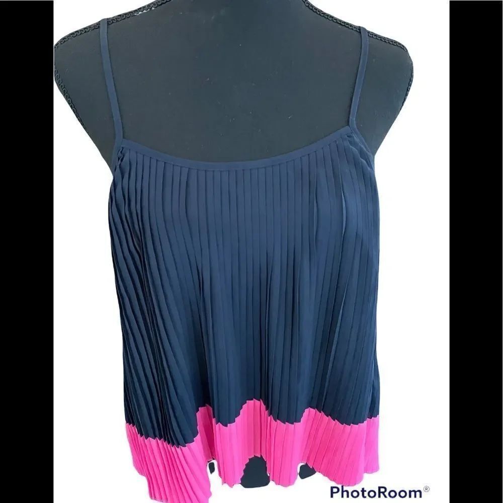 NEW with tags Forever 21 spaghetti strap navy/fuchsia pleated top, size S